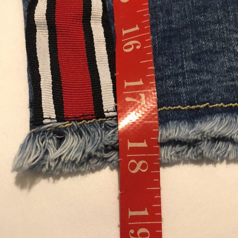 STRETCHY DISTRESSED DENIM SKIRT (12) - Picture 7 of 11